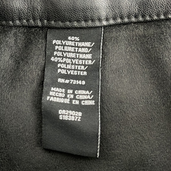 BoomBoom Jeans Black Red Rose Leather Skirt Size Medium - Picture 10 of 10